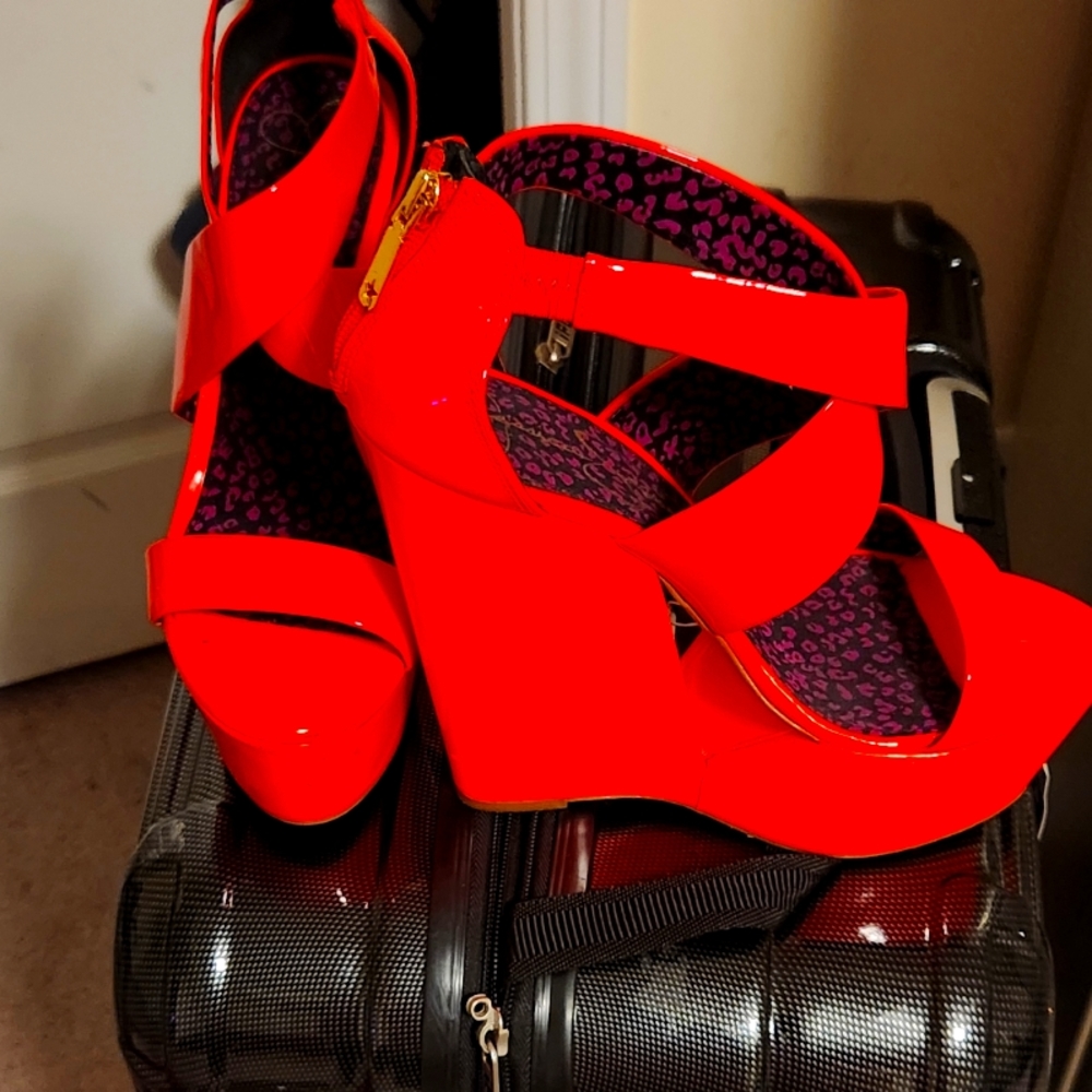 COPY - Beautiful Shiny Reddish Orange Jennifer Simpson Platform shoes size 7.5